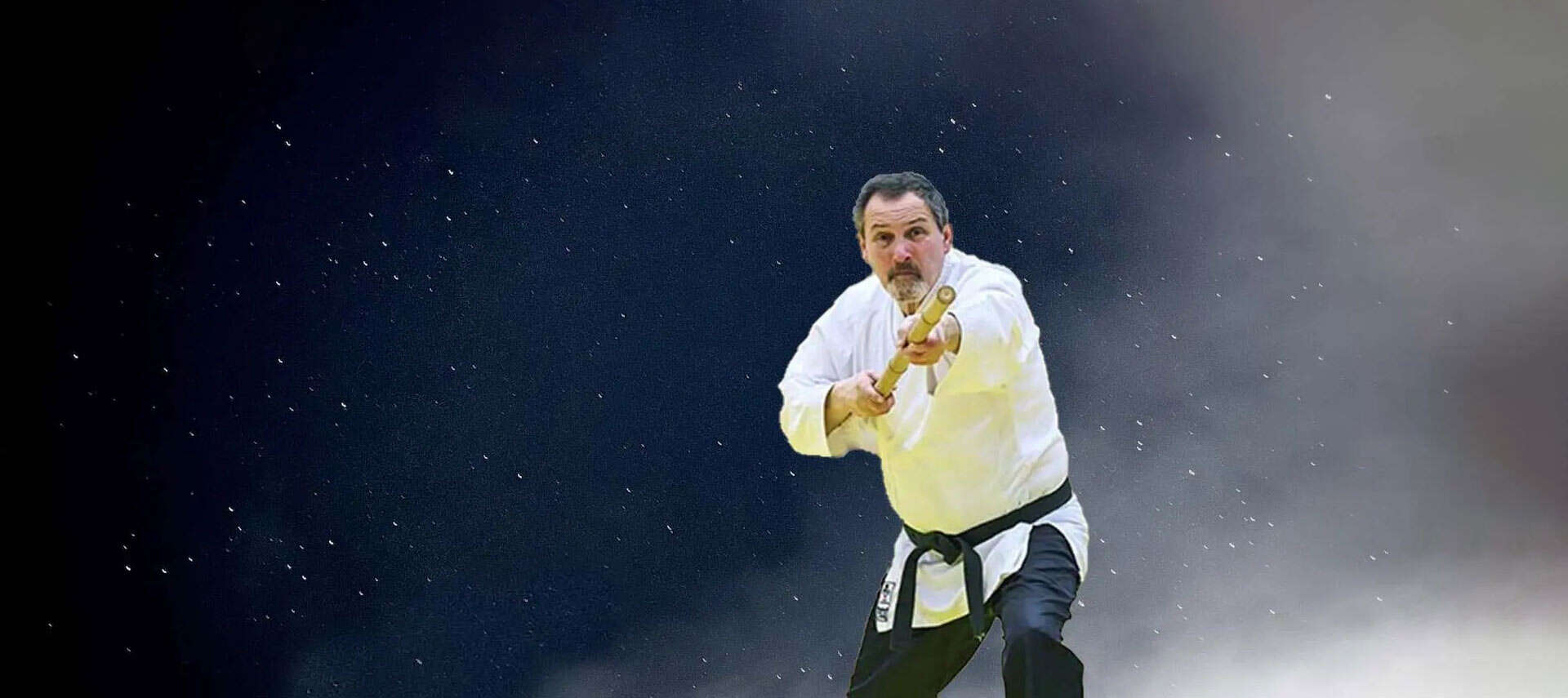 David Stainko u bijelom kimonu s crnim pojasom u borbenom stavu